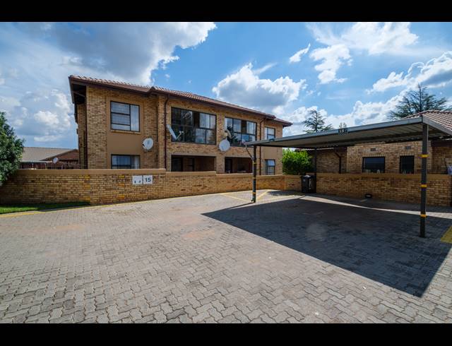 2 BEDROOM TOWNHOUSE FOR SALE IN BERGBRON